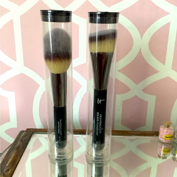 it cosmetics Other - 🎊🛍️💕HOST PICK✨💕🎉 It Cosmetics Brushes 22 & 8